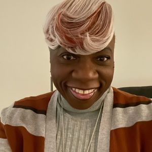 Meet your Posher, Gloria